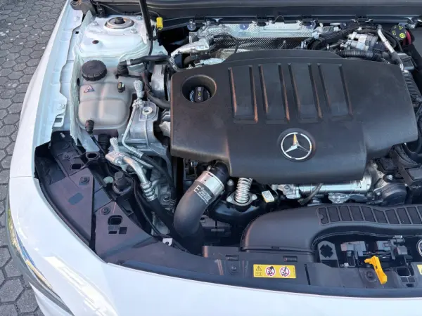 Mercedes-Benz CLA 200 d Shooting Brake AMG Line Aut. 17