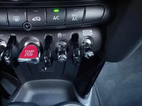 MINI 3 Portas John Cooper Works Auto Desportiva 50