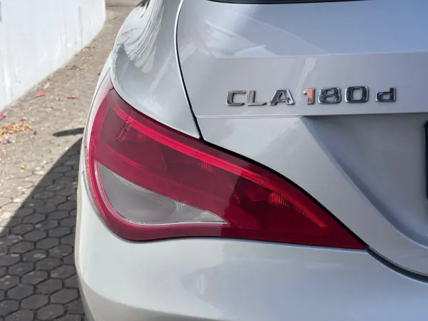 Mercedes-Benz CLA 180 d Shooting Brake Urban Aut. 22