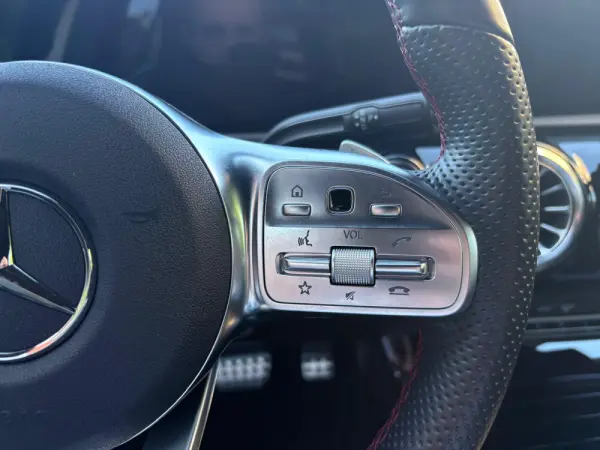 Mercedes-Benz A 180 d AMG Line Aut. 38