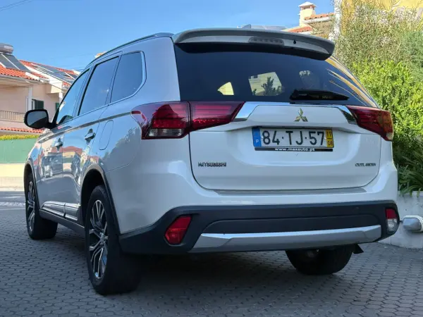 Mitsubishi Outlander 2.2 DI-D Instyle Navi 26