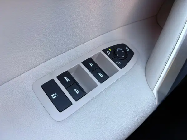 BMW iX xDrive 50 Pack Desportivo 32