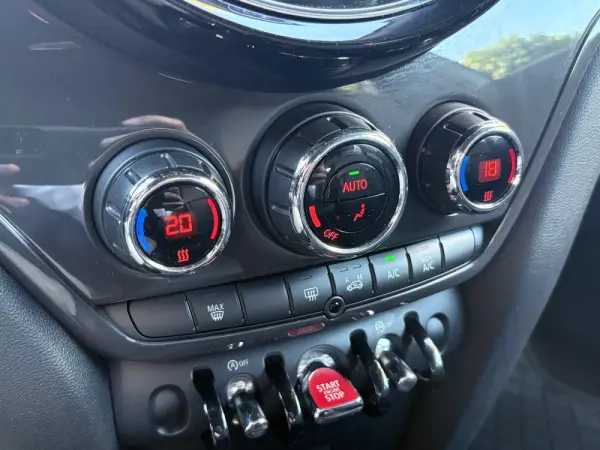 MINI Countryman Cooper D Premium Classic Auto 48