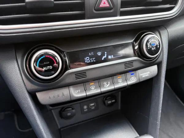 Hyundai Kauai 1.0 T-GDi Premium Tec.Preto 47