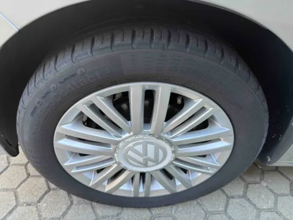 Volkswagen Up! 1.0 Move Auto 11