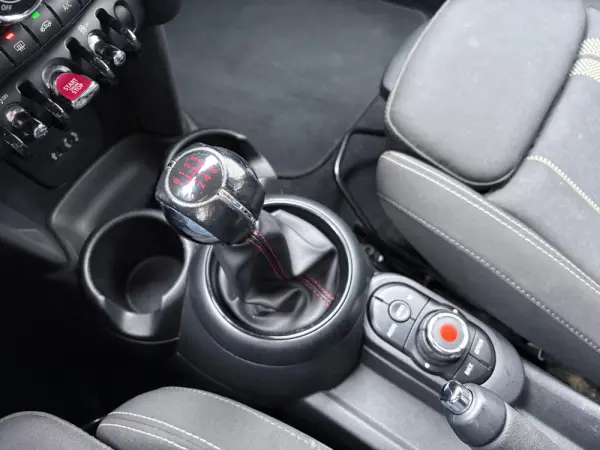 MINI 5 Portas One 50