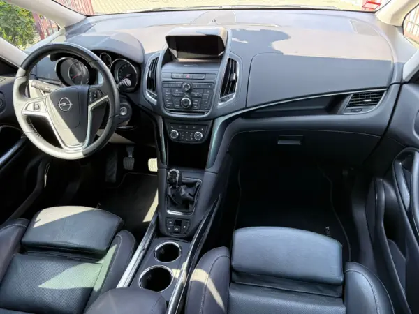 Opel Zafira 2.0 CDTI Cosmo 29
