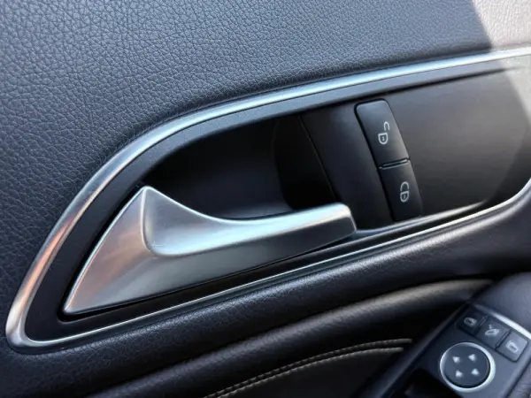 Mercedes-Benz CLA 180 d Shooting Brake Urban Aut. 34