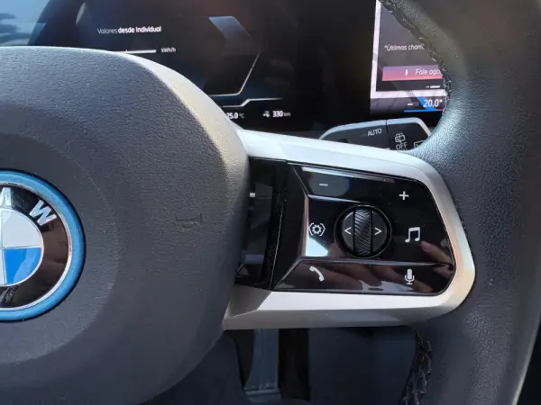 BMW iX xDrive 50 Pack Desportivo 37