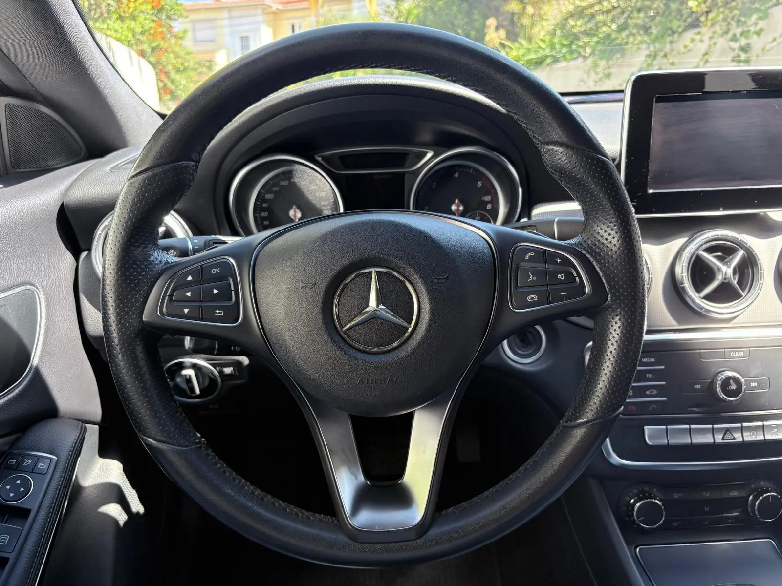 Mercedes-Benz CLA 180 d Shooting Brake Urban Aut. 36