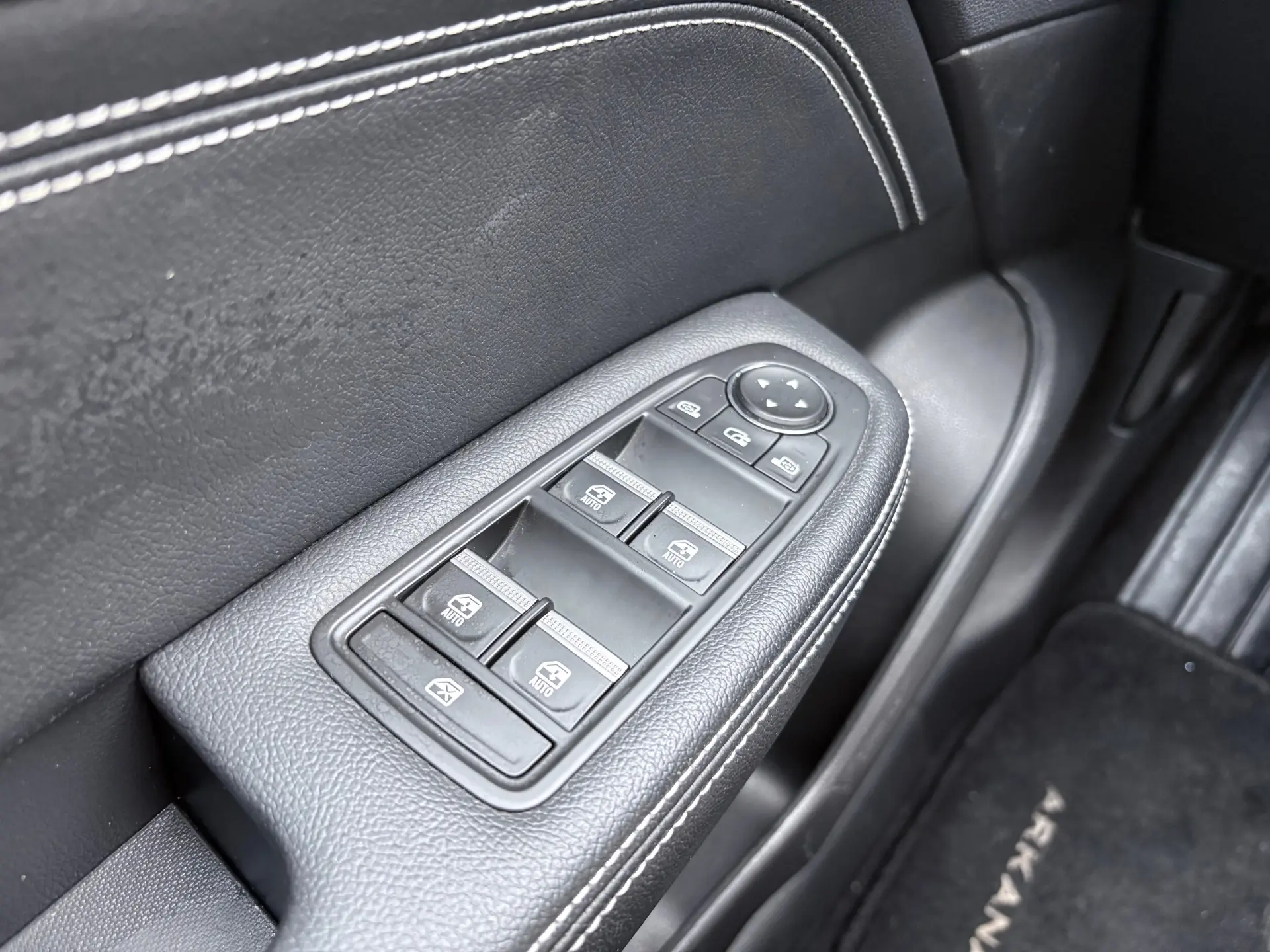 Renault Arkana 1.6 E-Tech Intens 36