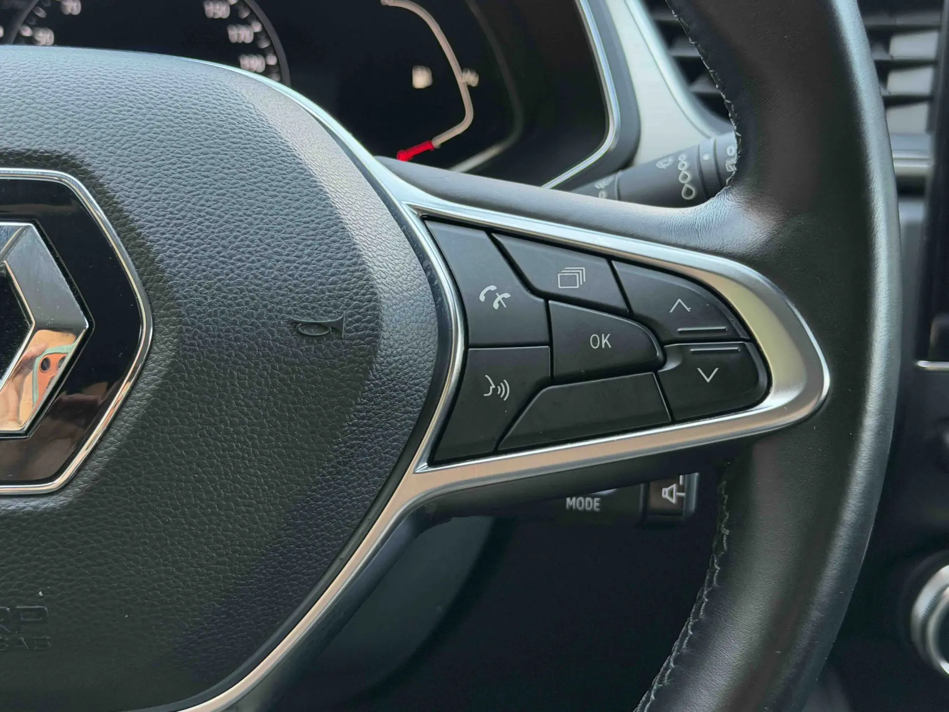 Renault Captur 1.0 TCe Exclusive 38