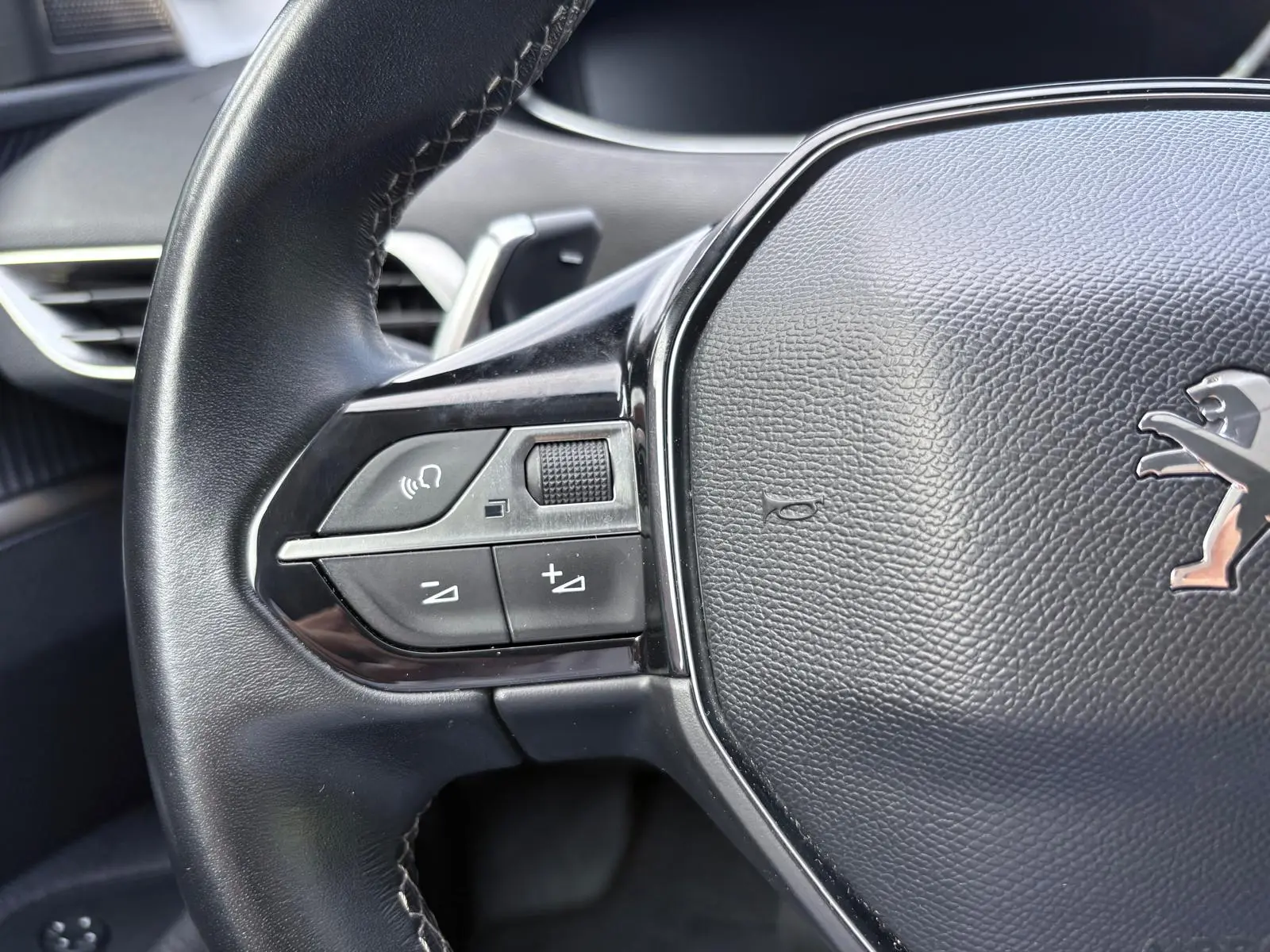 Peugeot 3008 1.2 PureTech Allure EAT8 36