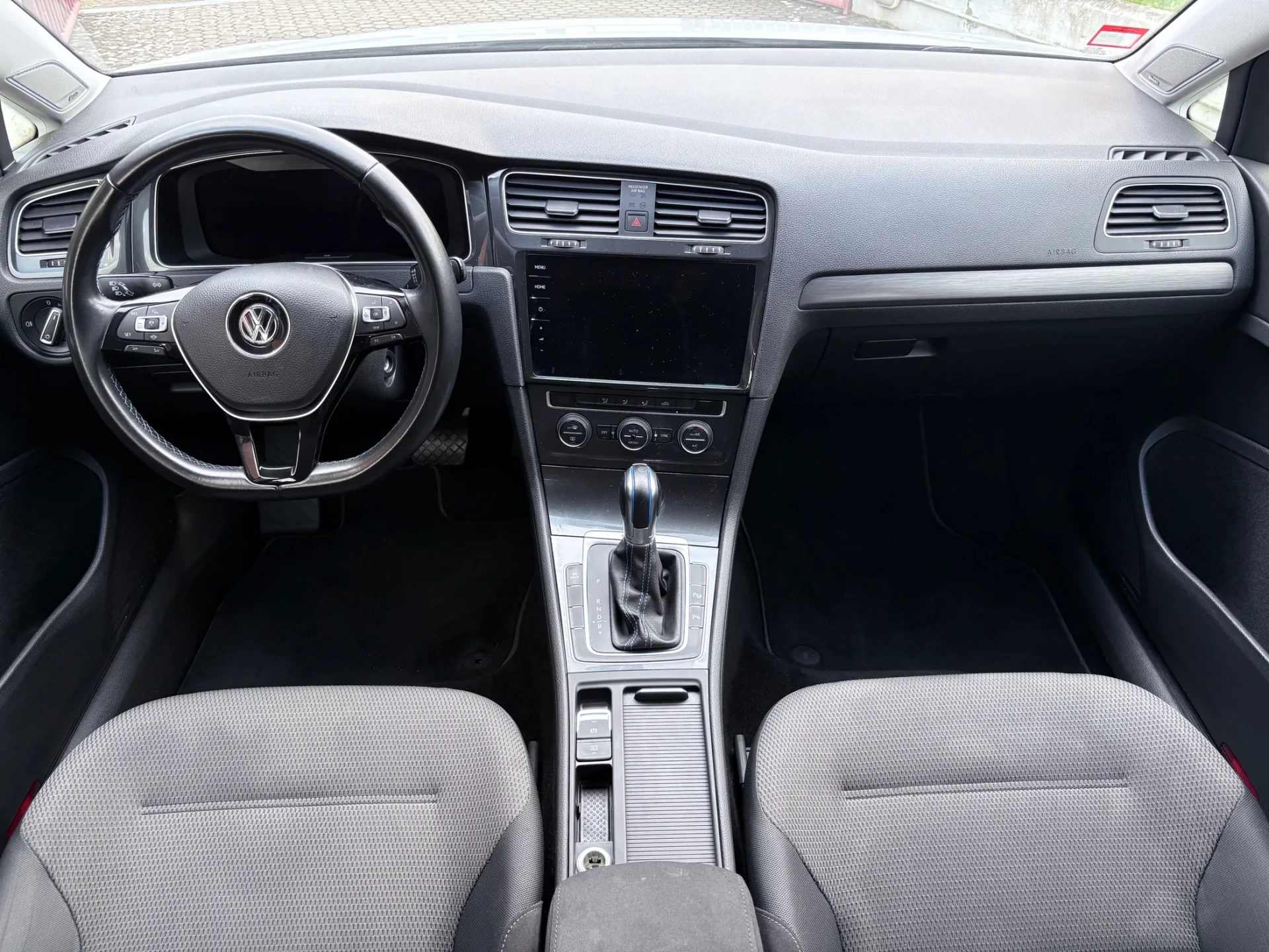 Volkswagen e-Golf AC/DC 6