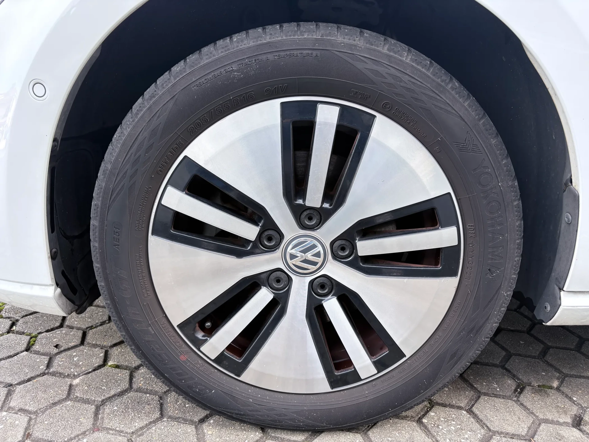 Volkswagen e-Golf AC/DC 11