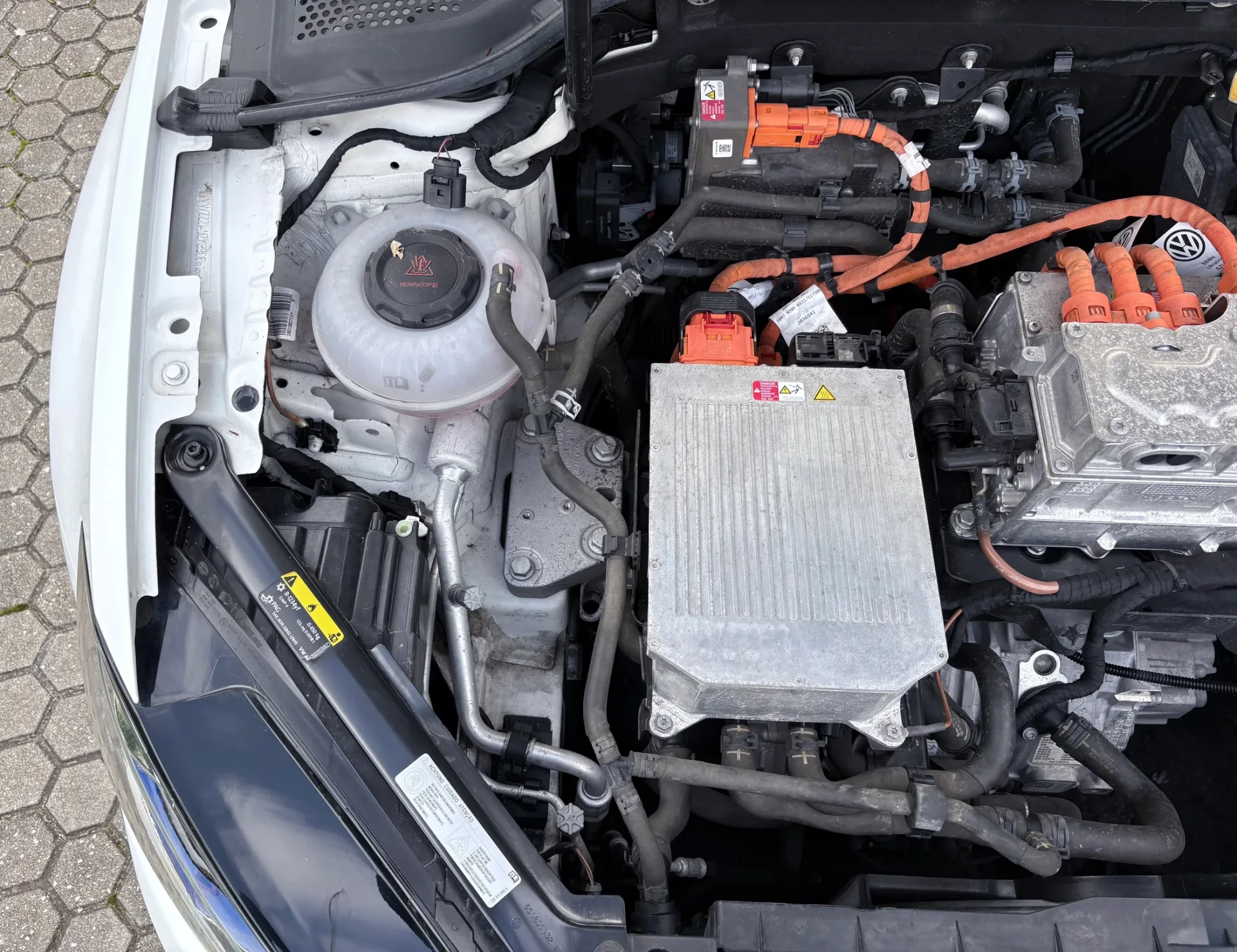 Volkswagen e-Golf AC/DC 17