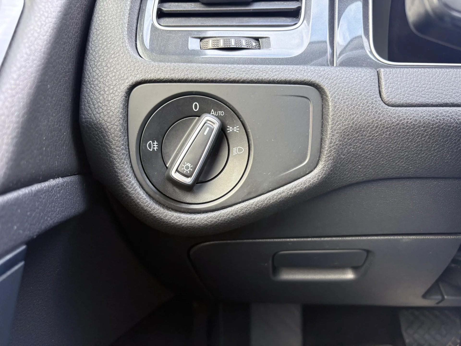 Volkswagen e-Golf AC/DC 33