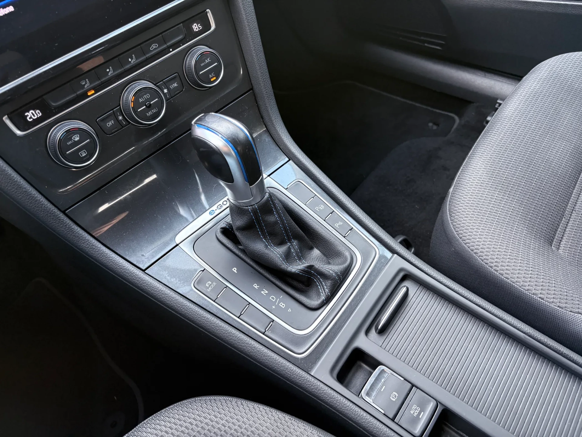 Volkswagen e-Golf AC/DC 46