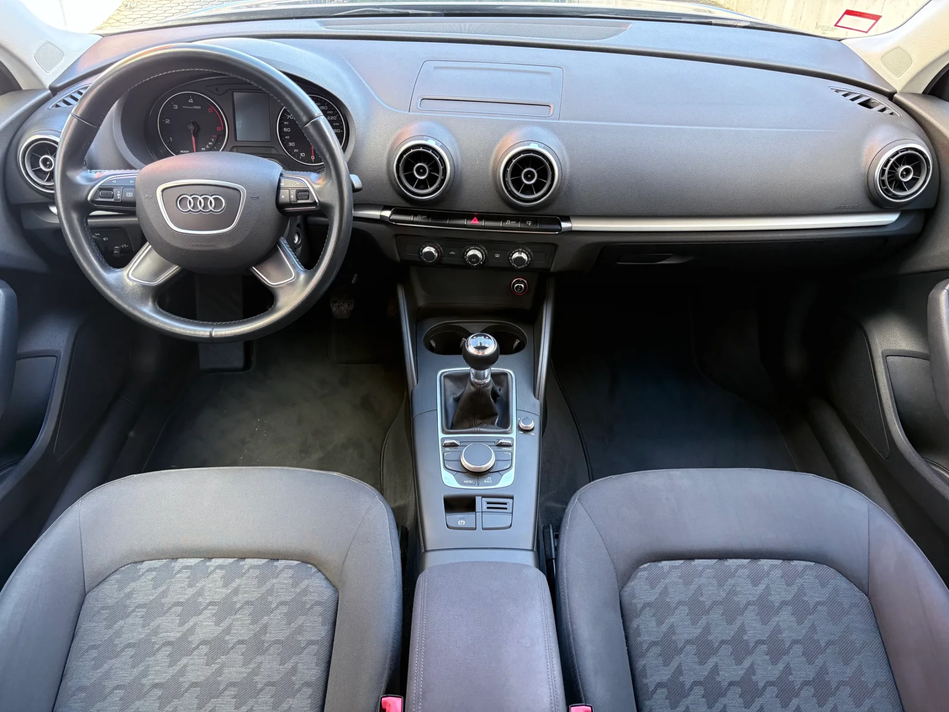 Audi A3 Limousine 1.6 TDI Advance 6