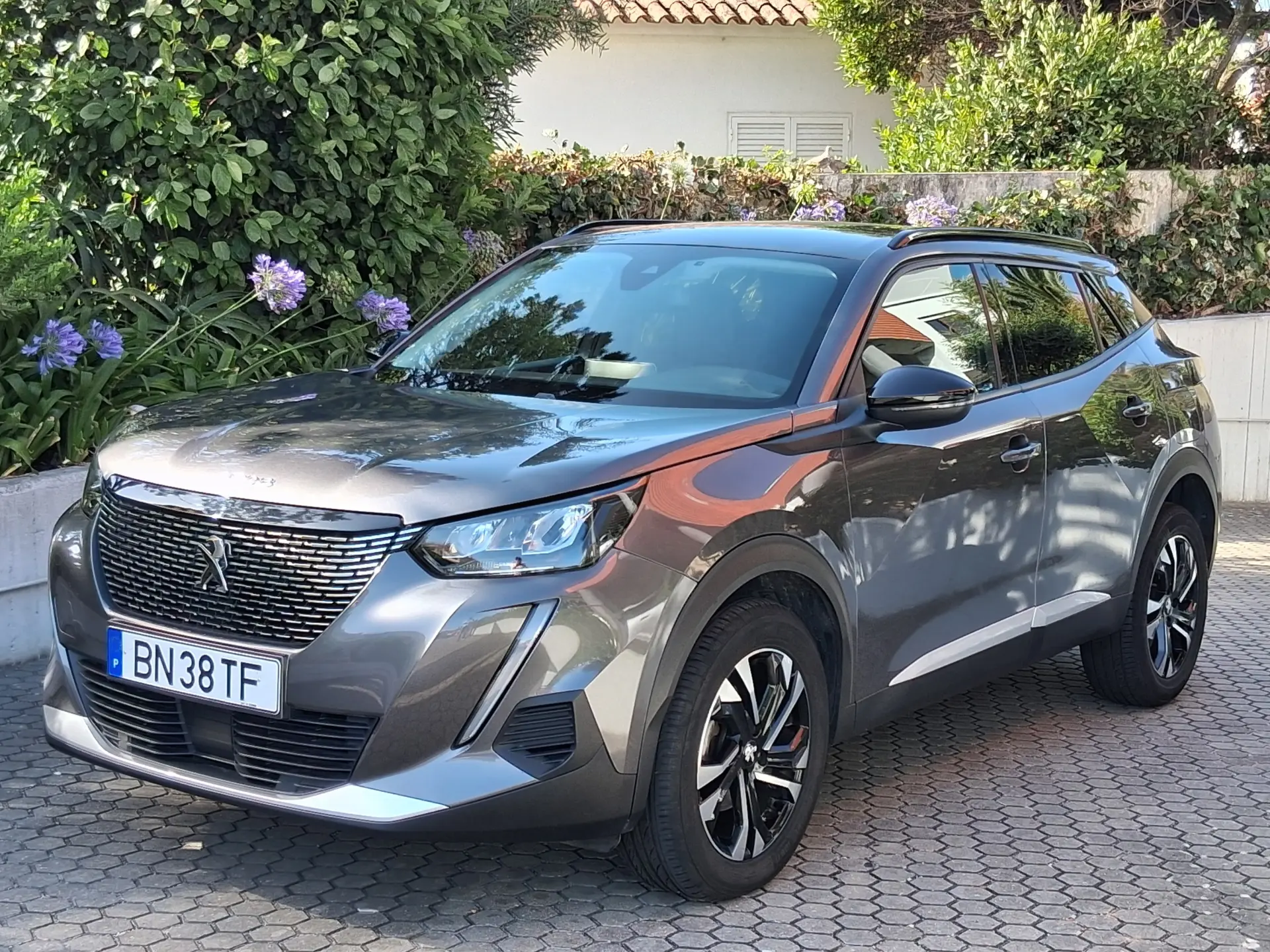 Peugeot 2008 1.2 PureTech Allure EAT8 4