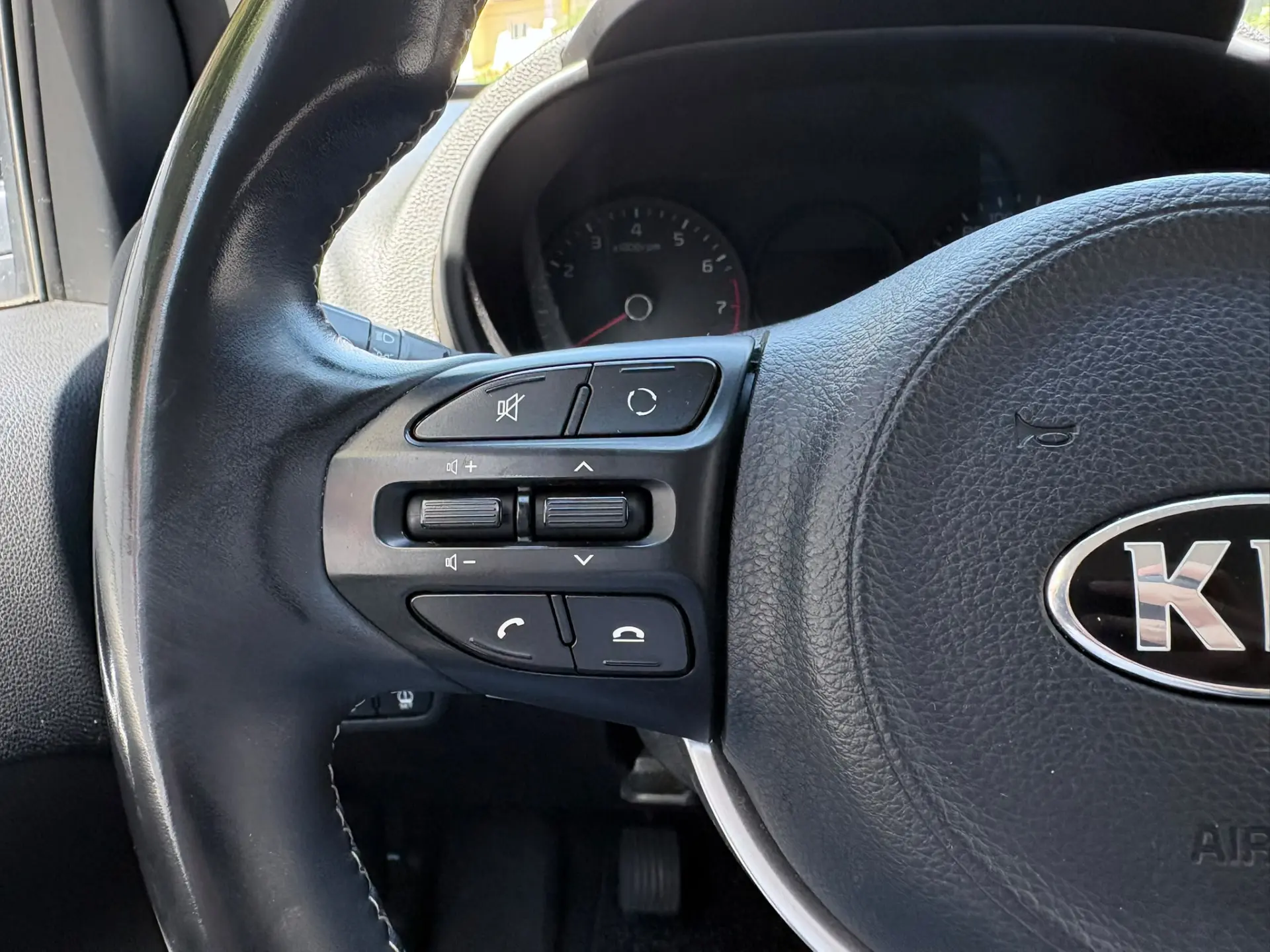 Kia Picanto 1.0 CVVT Urban 33
