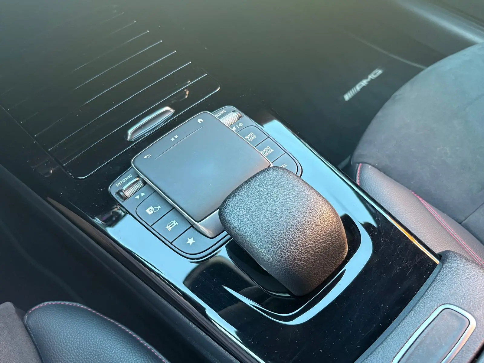 Mercedes-Benz CLA 200 d Shooting Brake AMG Line Aut. 48