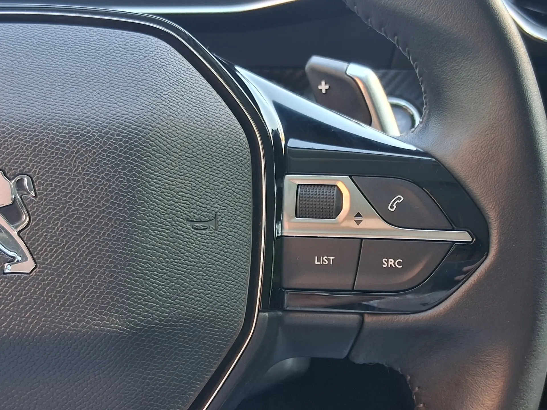 Peugeot 2008 1.2 PureTech Allure EAT8 37