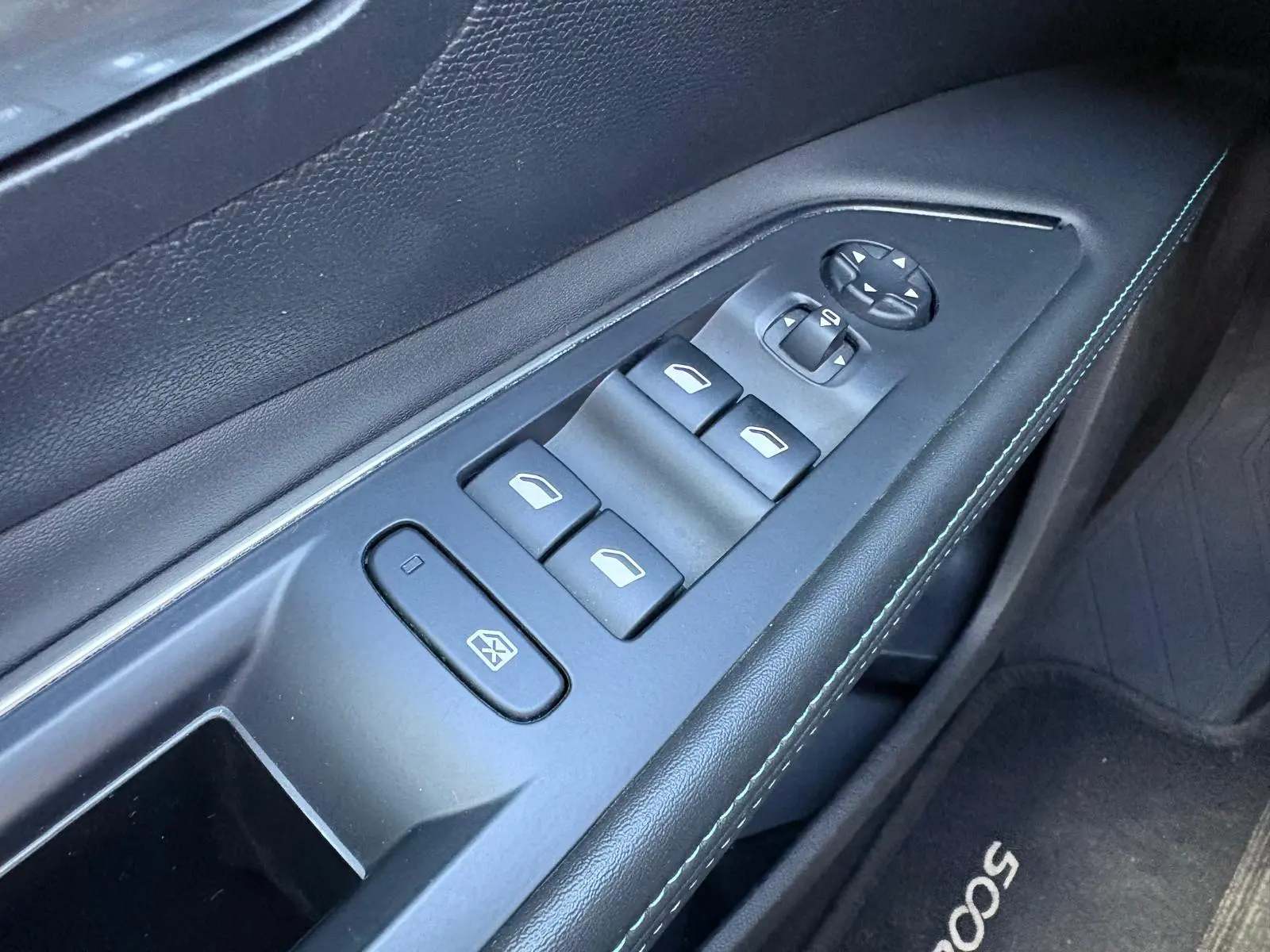 Peugeot 5008 1.2 PureTech Allure EAT8 32