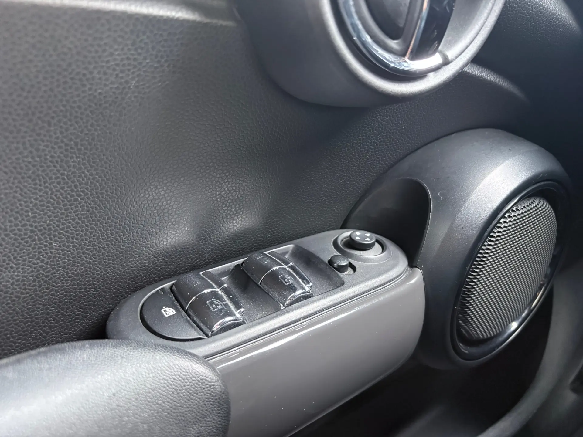 MINI 5 Portas One 34