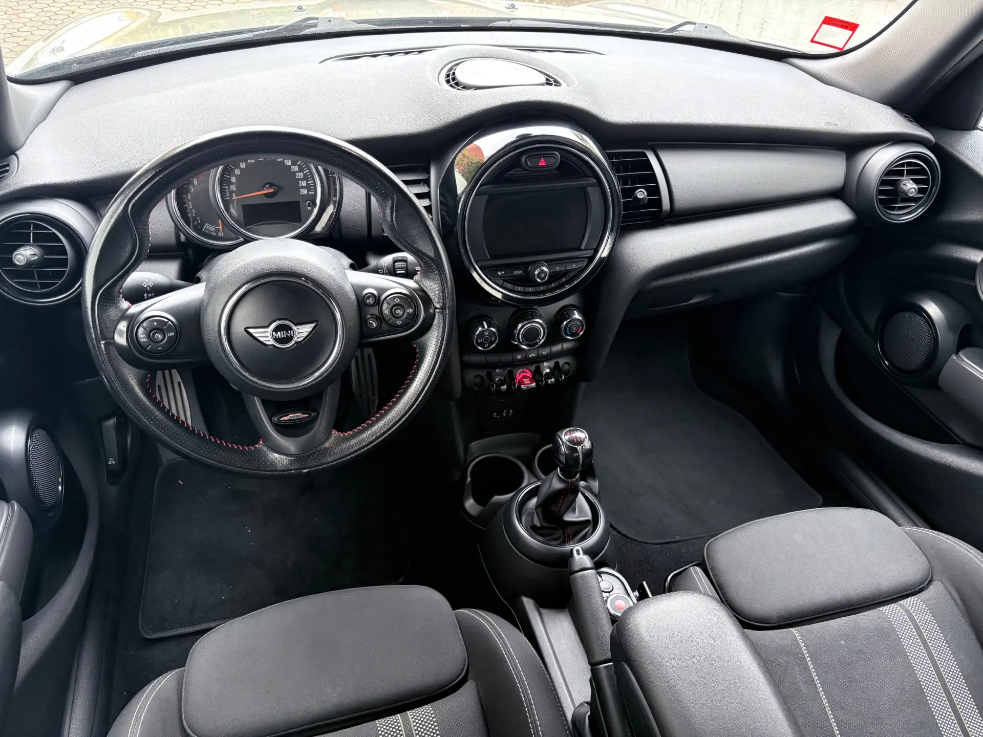 MINI 5 Portas One 28