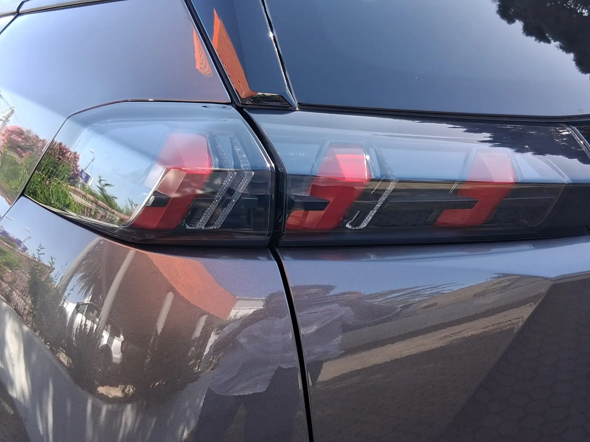 Peugeot 2008 1.2 PureTech Allure EAT8 22
