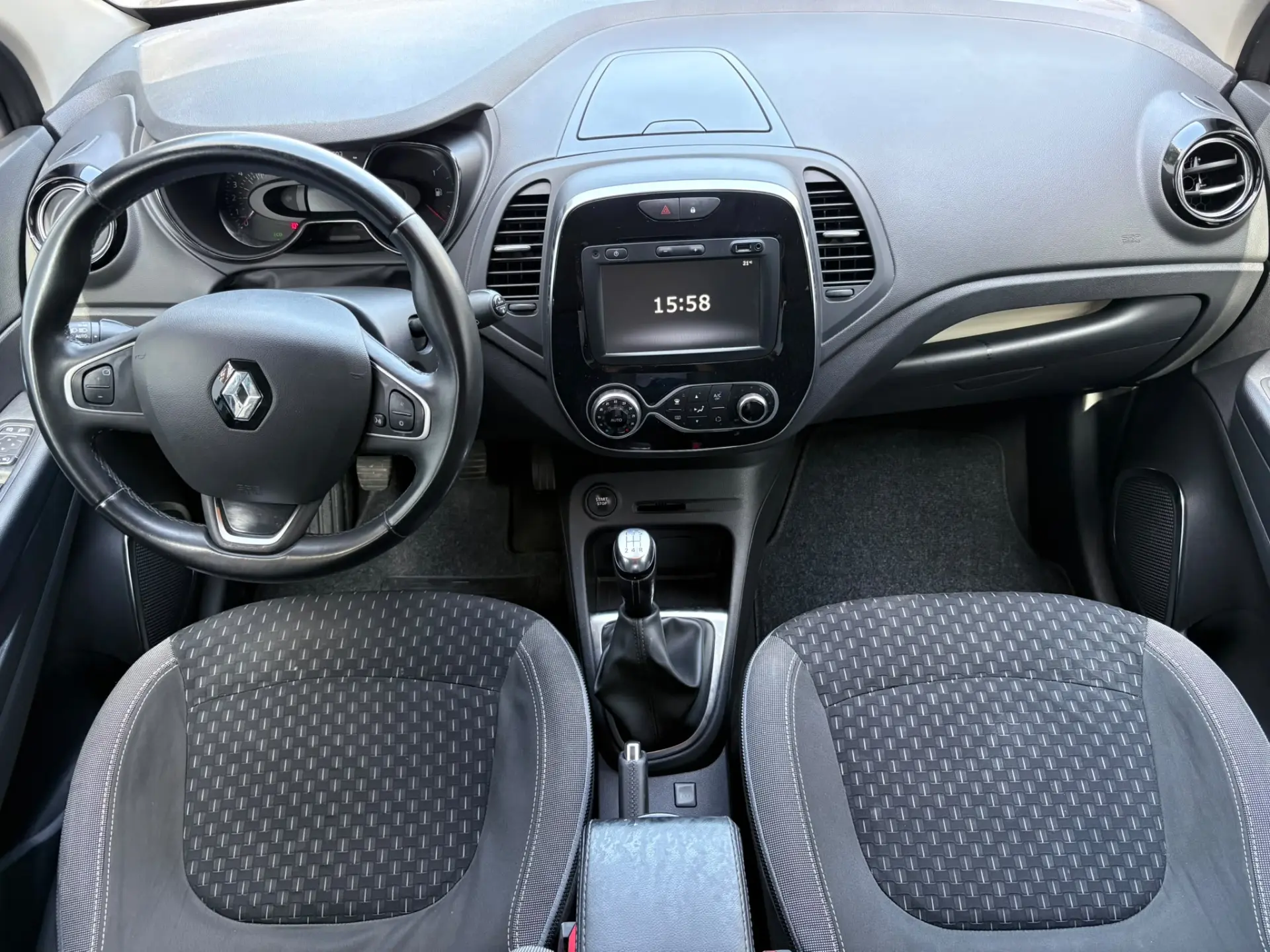 Renault Captur 0.9 TCE Exclusive 6