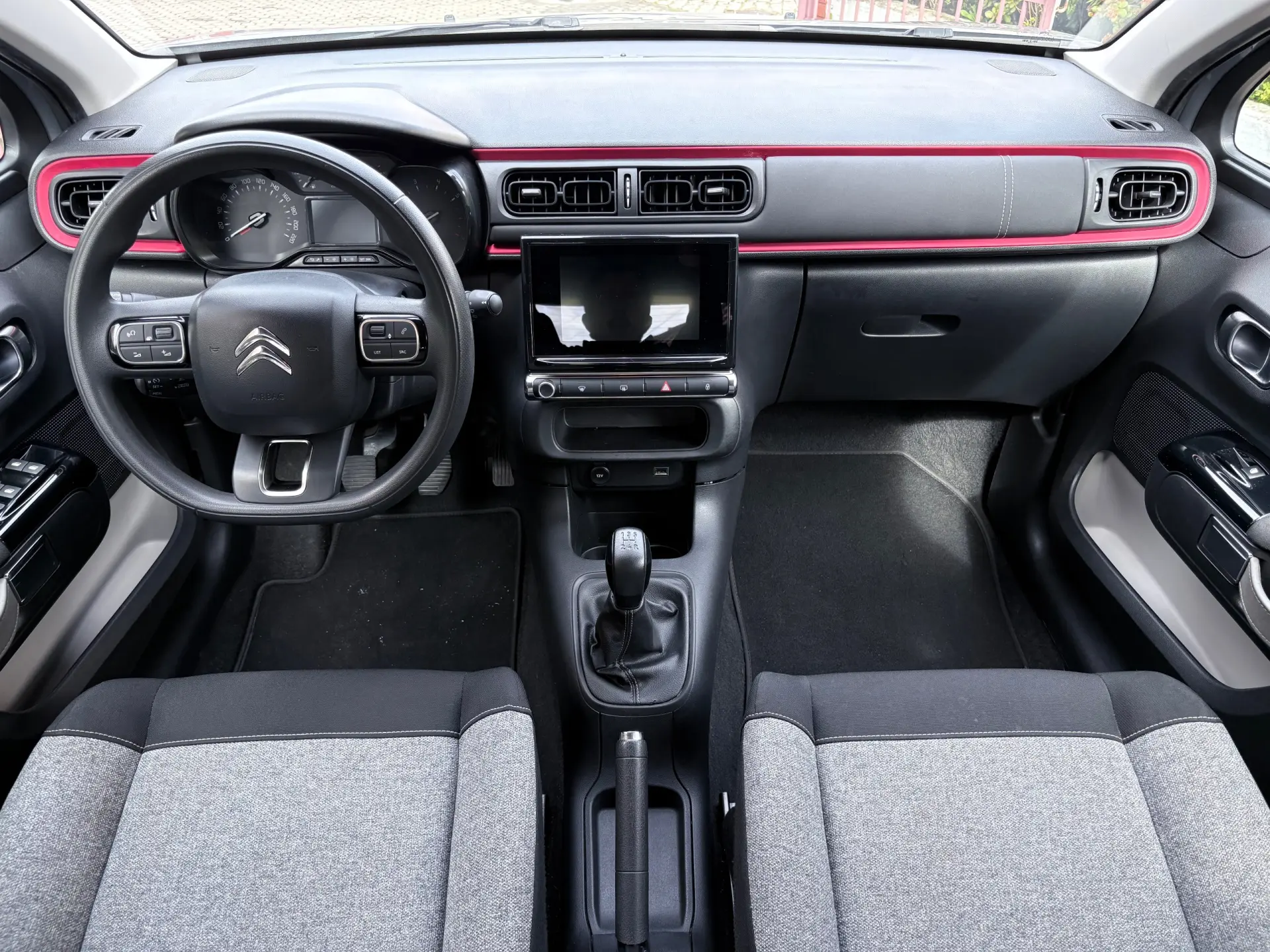 Citroën C3 1.2 PureTech C-Series 6