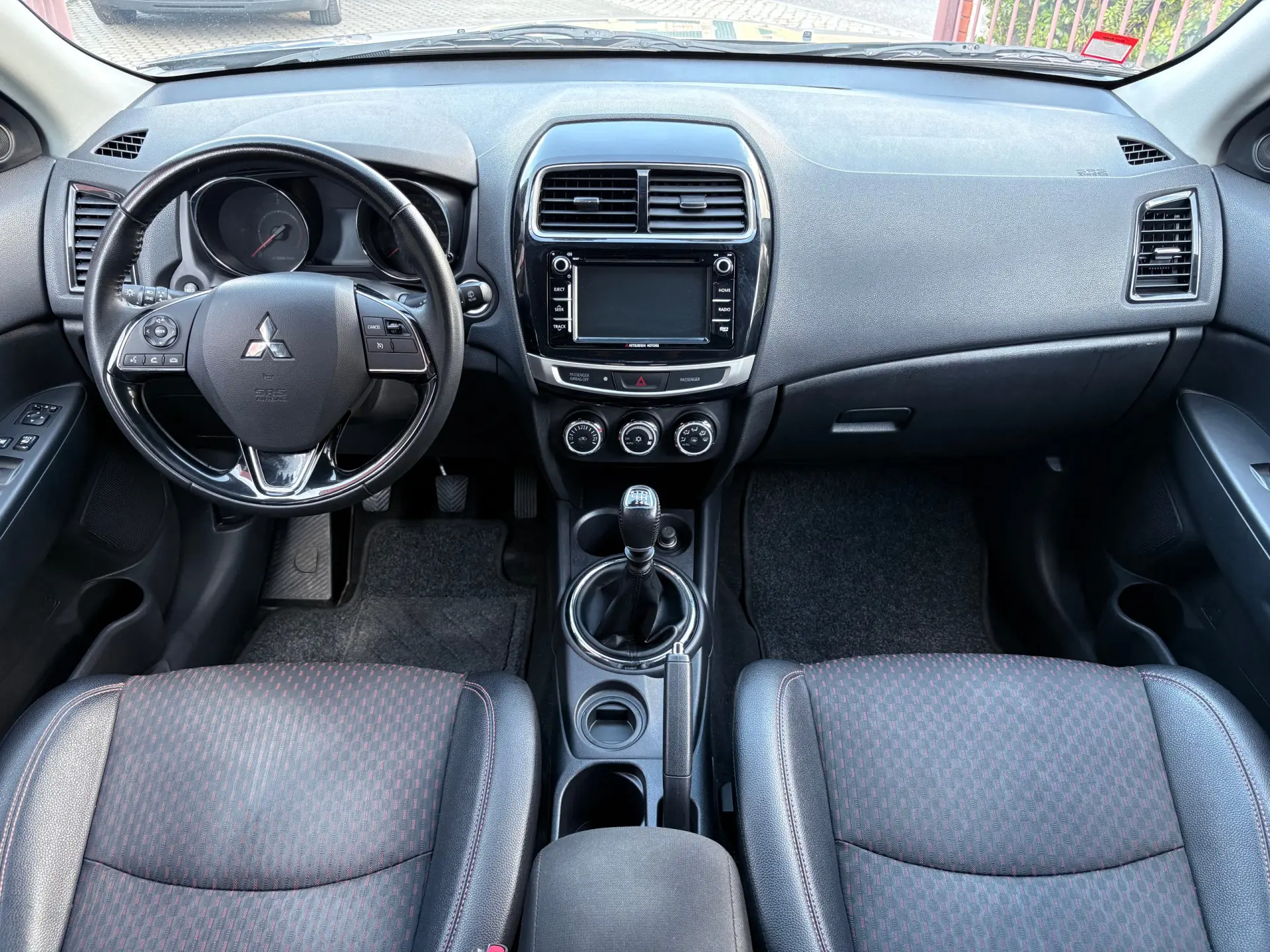 Mitsubishi ASX 1.6 DI-D Intense Black Edition 6