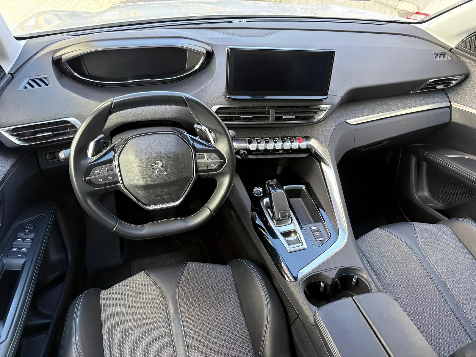 Peugeot 5008 1.2 PureTech Allure EAT8 29