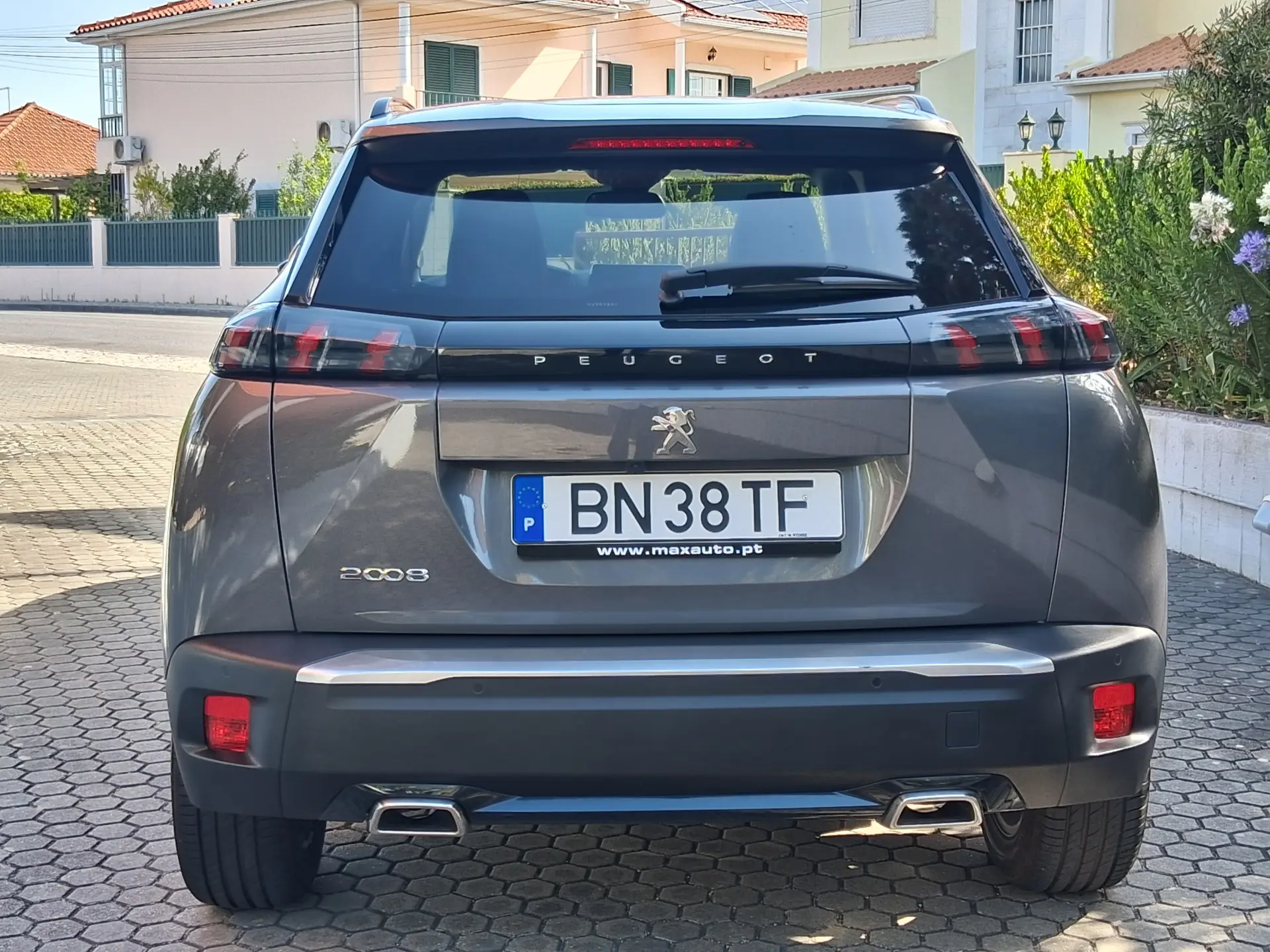 Peugeot 2008 1.2 PureTech Allure EAT8 5