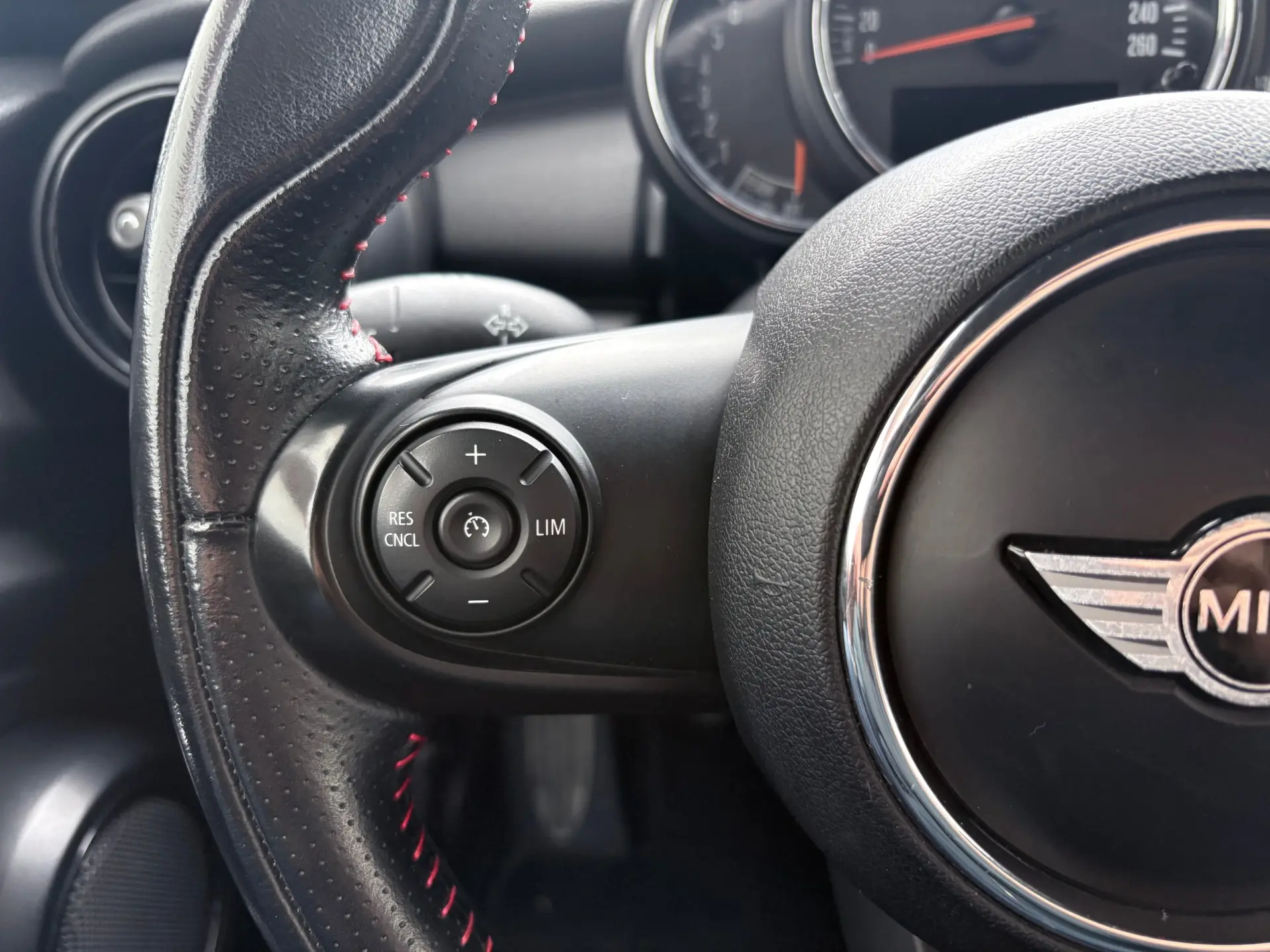 MINI 5 Portas One 38