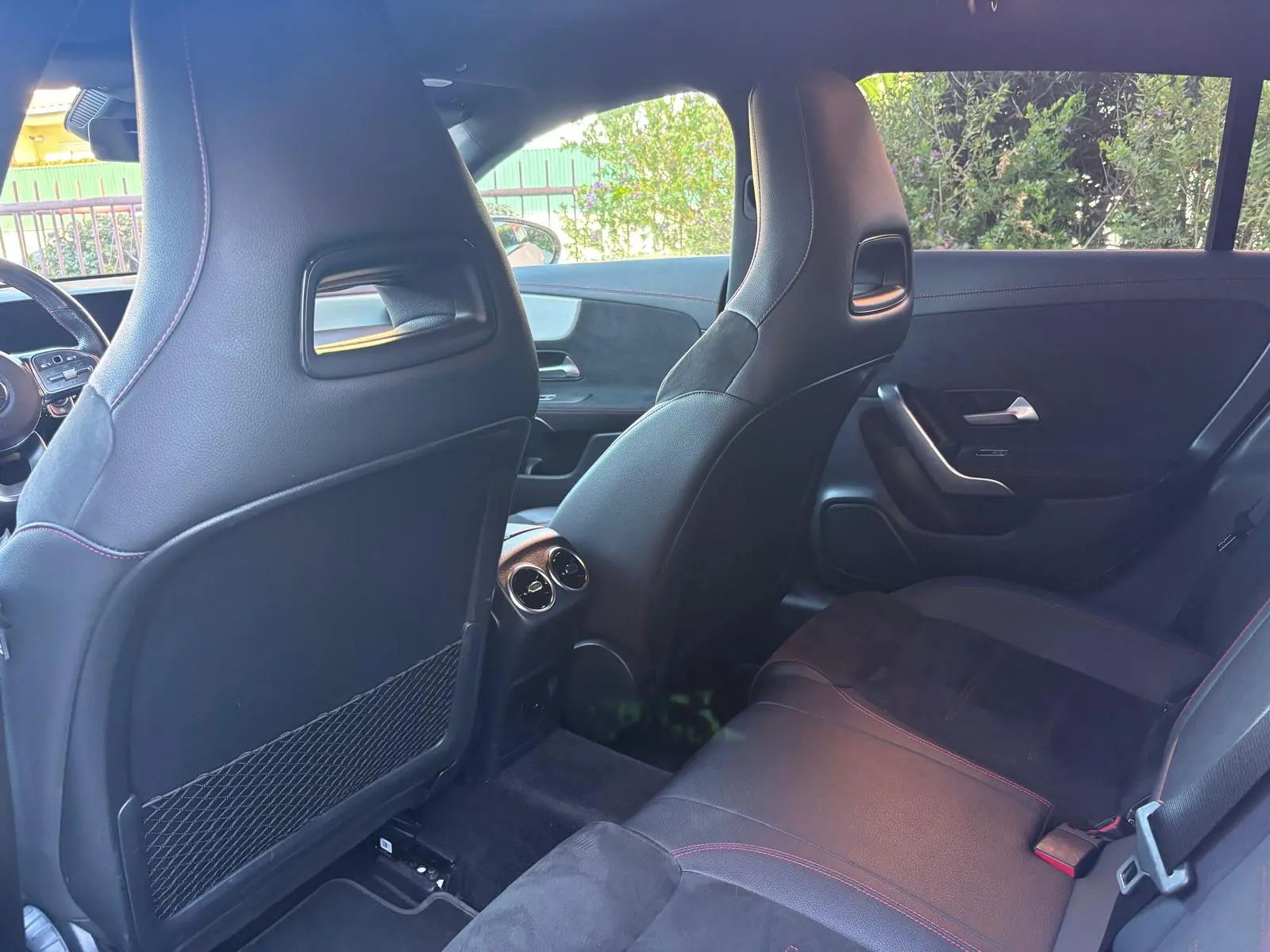 Mercedes-Benz CLA 200 d Shooting Brake AMG Line Aut. 56