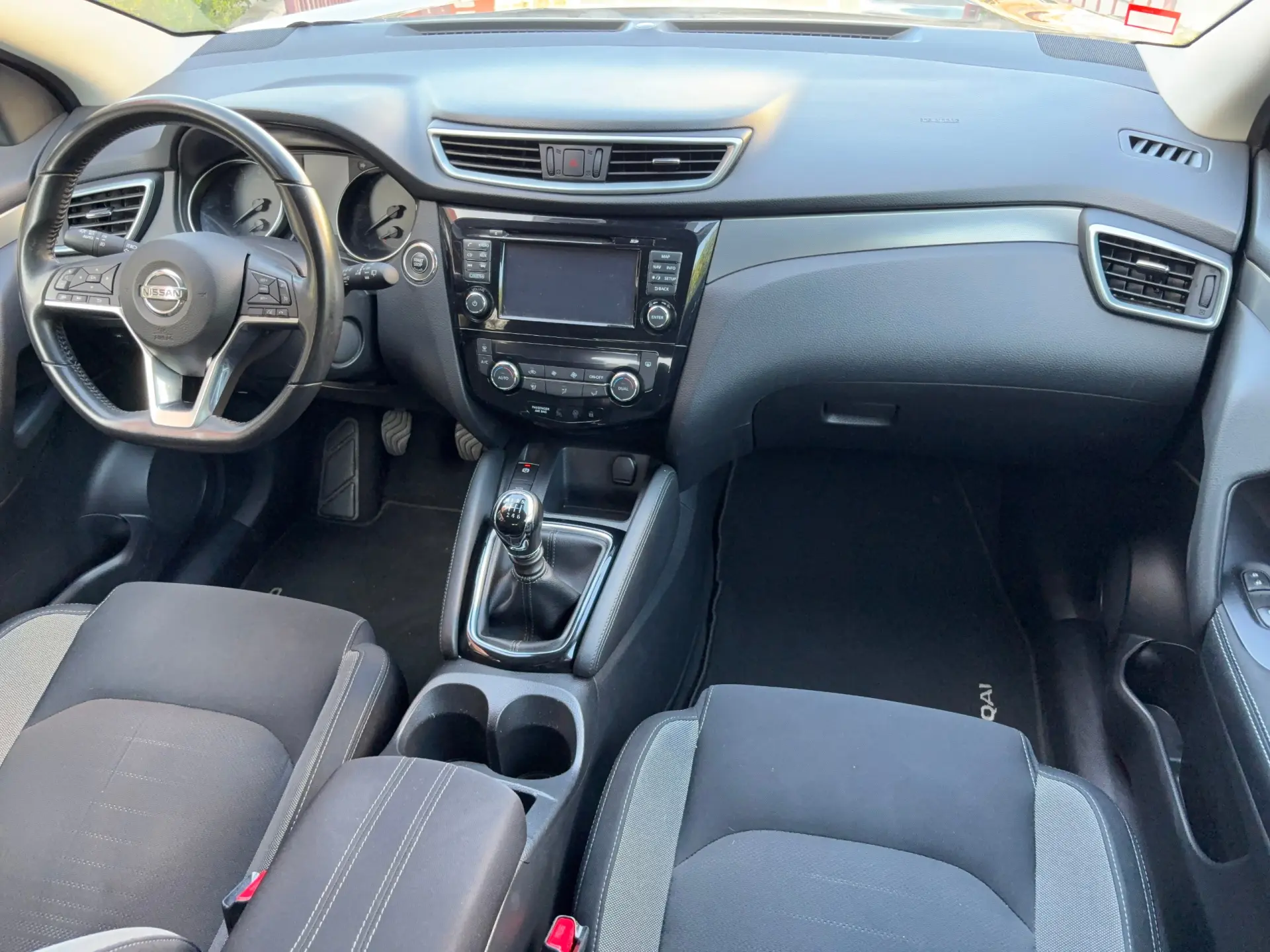 Nissan Qashqai 1.2 DIG-T N-Connecta 18 31