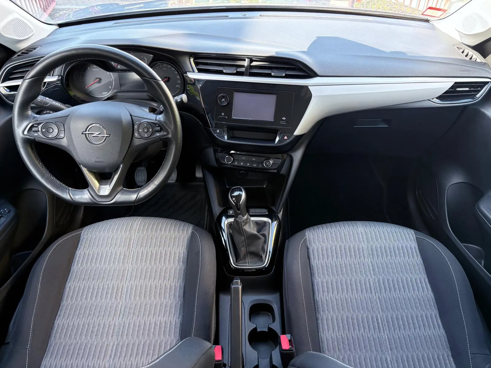Opel Corsa 1.2 Edition 6