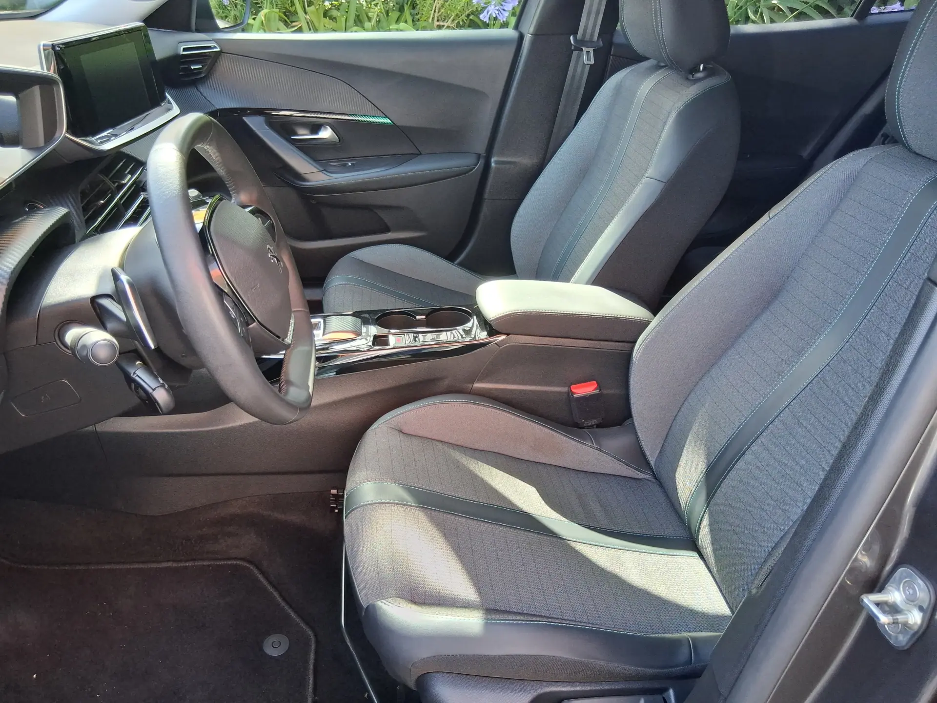 Peugeot 2008 1.2 PureTech Allure EAT8 31