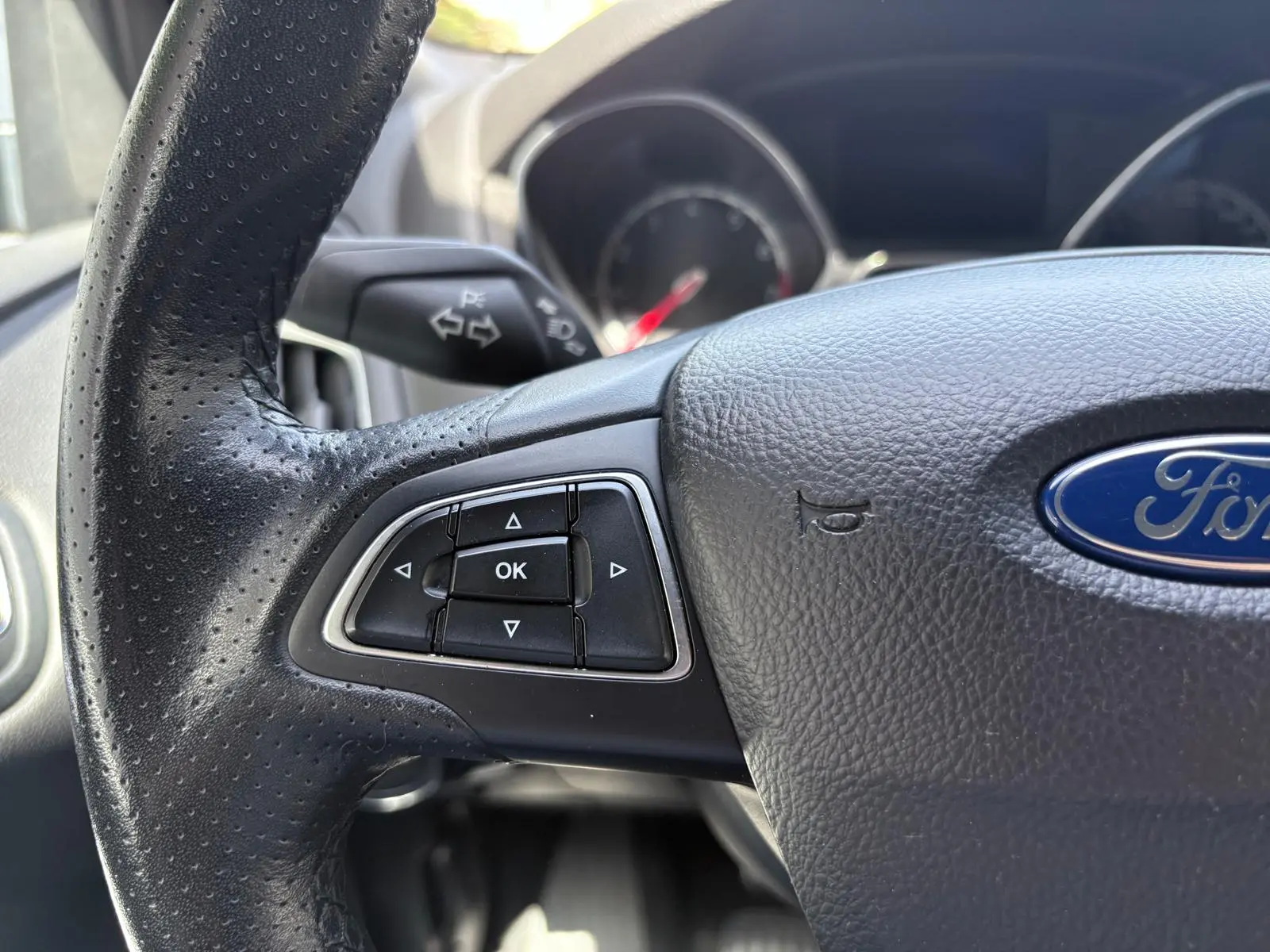 Ford Focus 2.0 EcoBoost ST c/ Pack Pele Desportiva 38