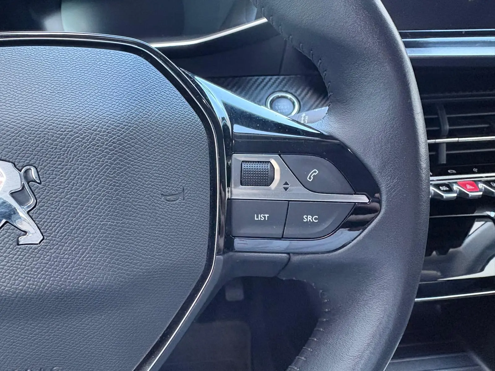 Peugeot 2008 1.2 PureTech Allure 37