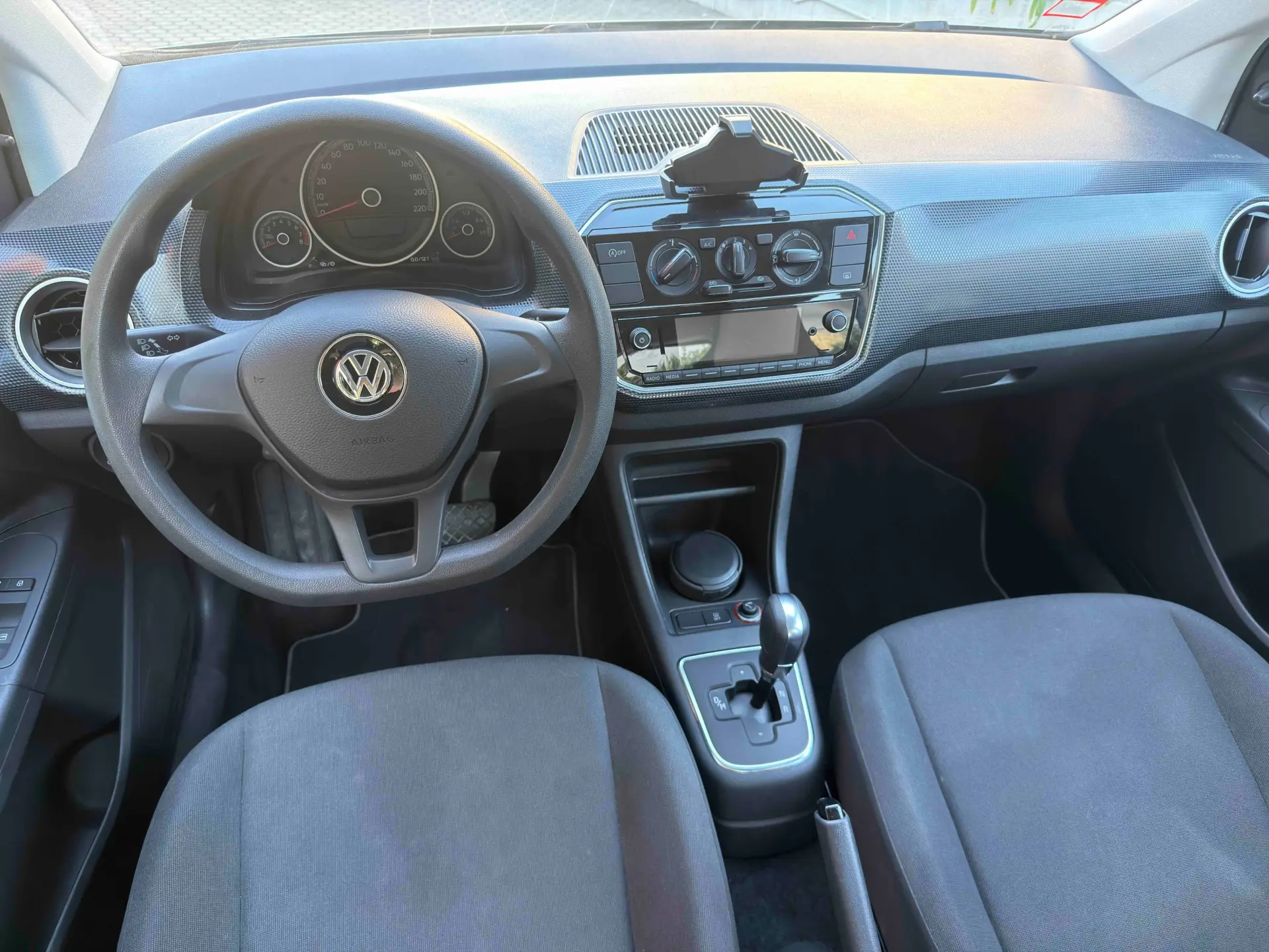 Volkswagen Up! 1.0 Move Auto 29