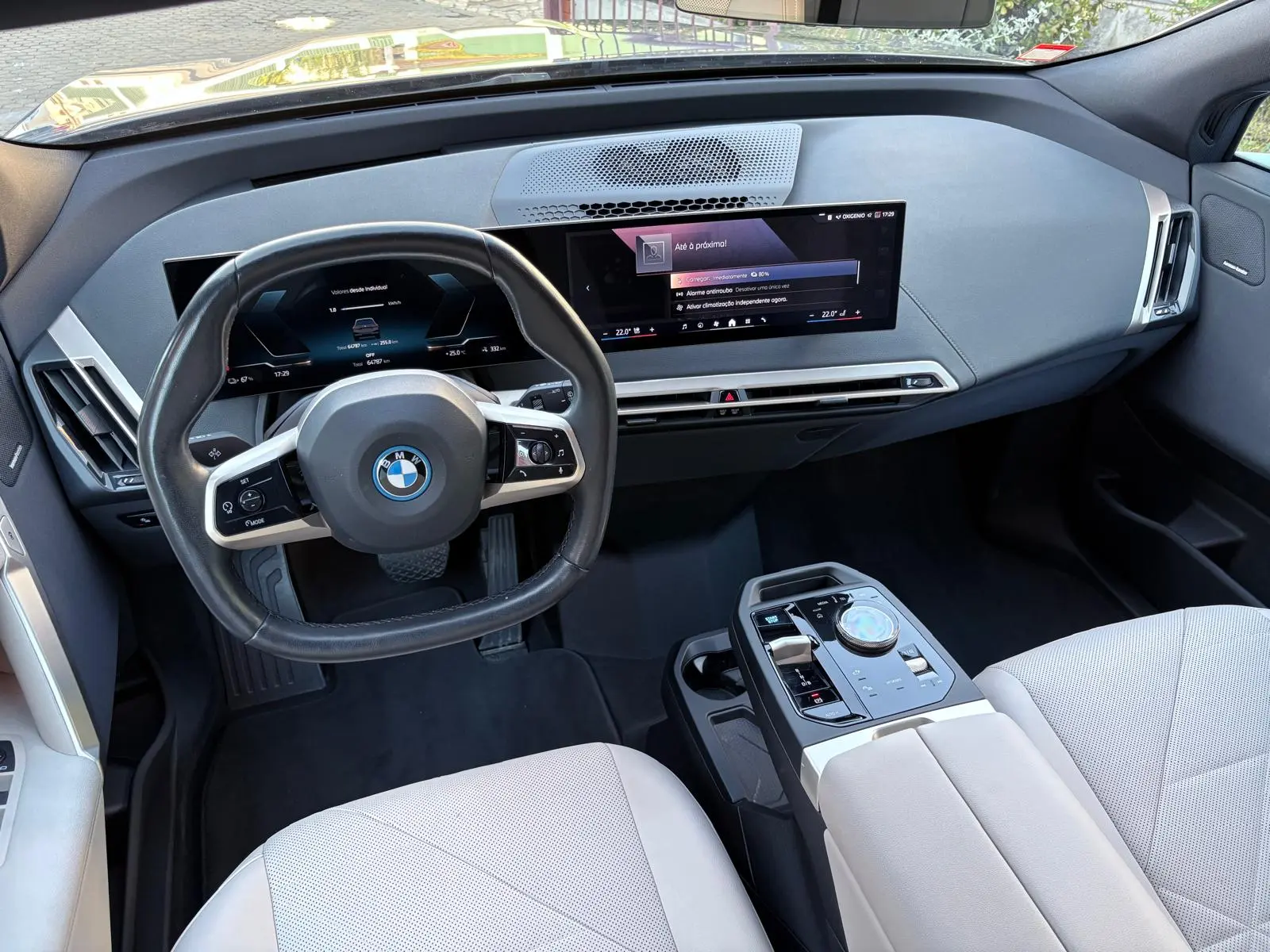 BMW iX xDrive 50 Pack Desportivo 27