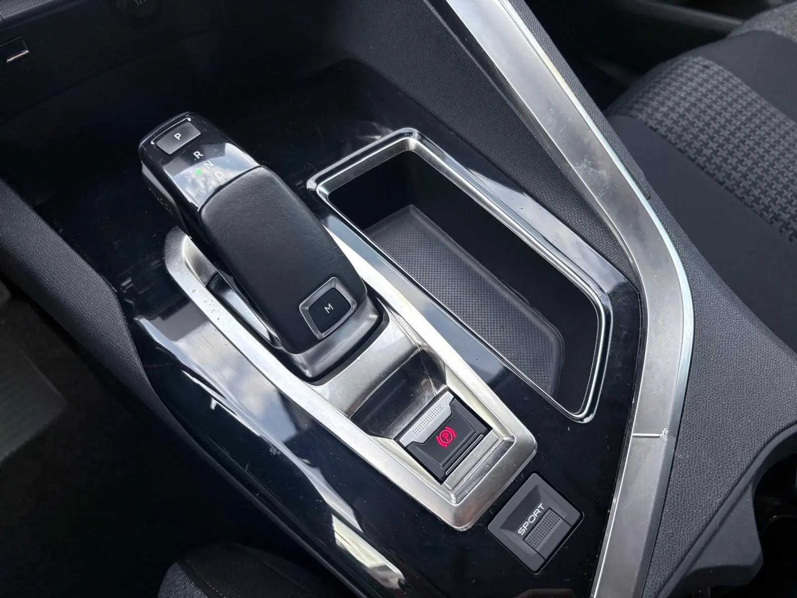 Peugeot 3008 1.2 PureTech Allure EAT8 52