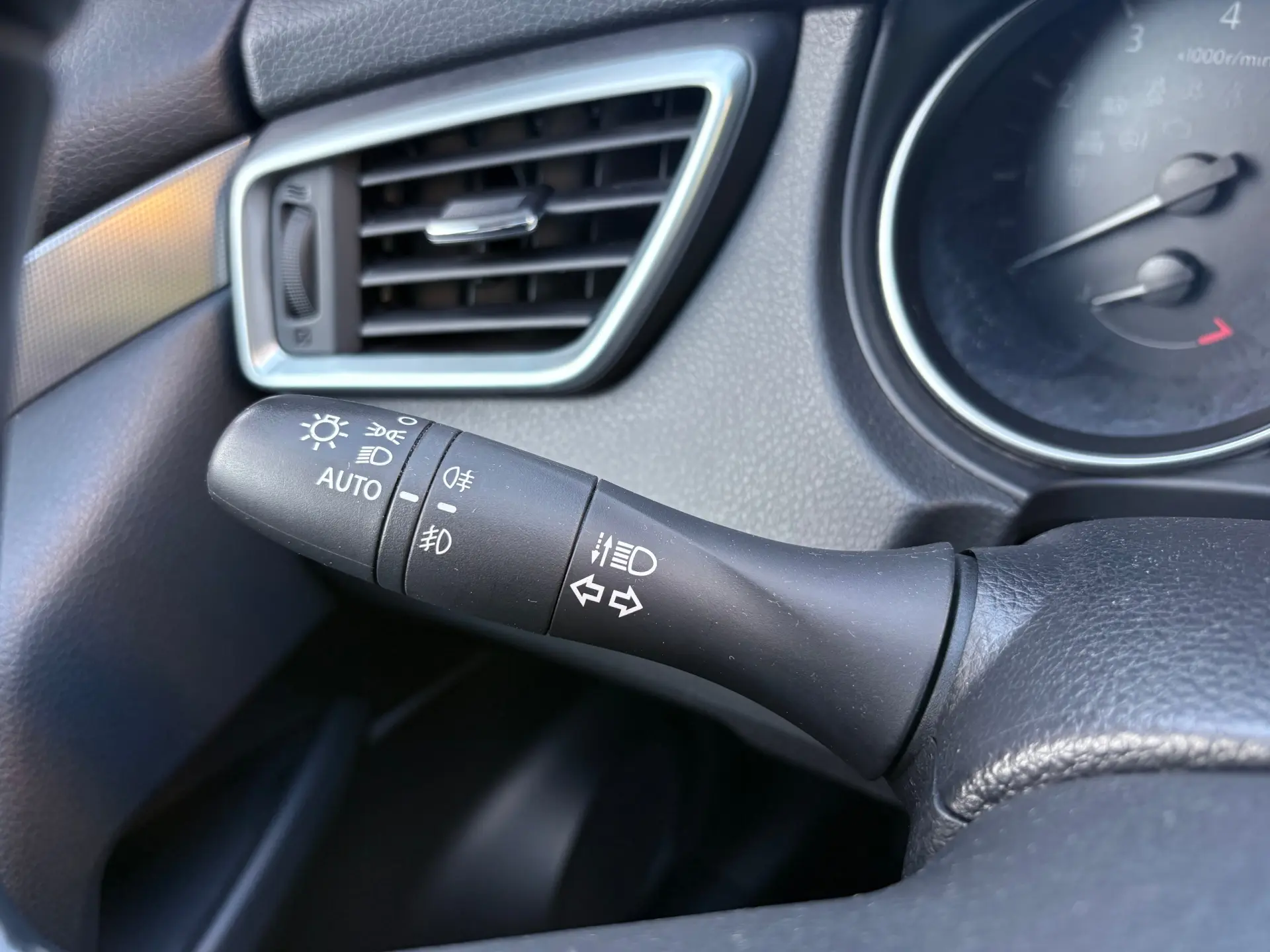 Nissan Qashqai 1.2 DIG-T N-Connecta 18 39