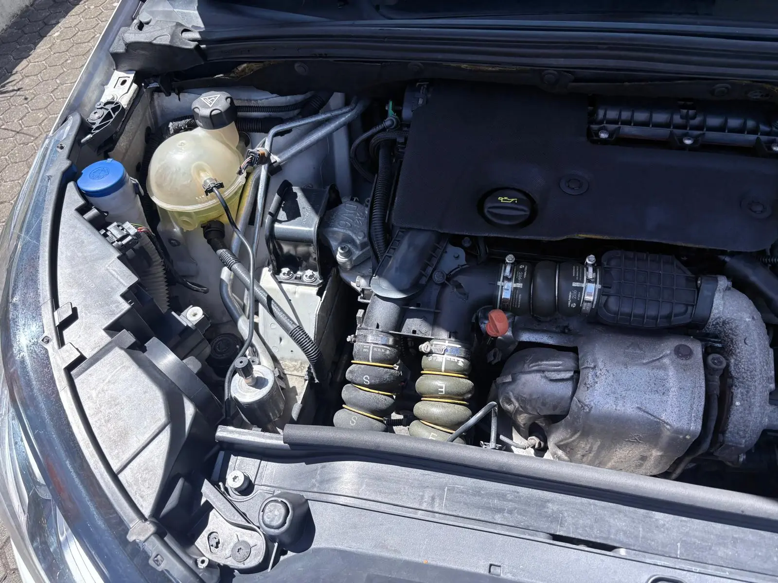 Citroen C4 1.6 BlueHDi Feel EAT6 17