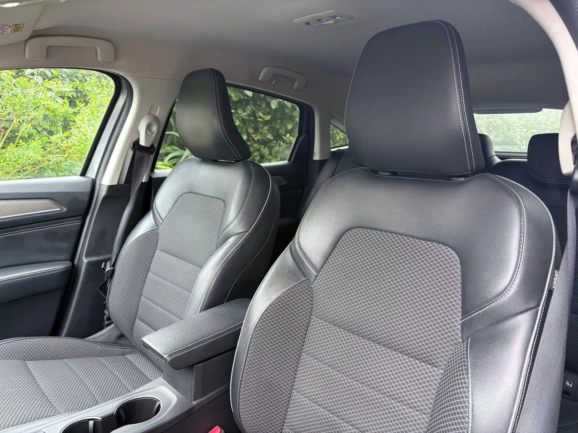 Renault Arkana 1.6 E-Tech Intens 33