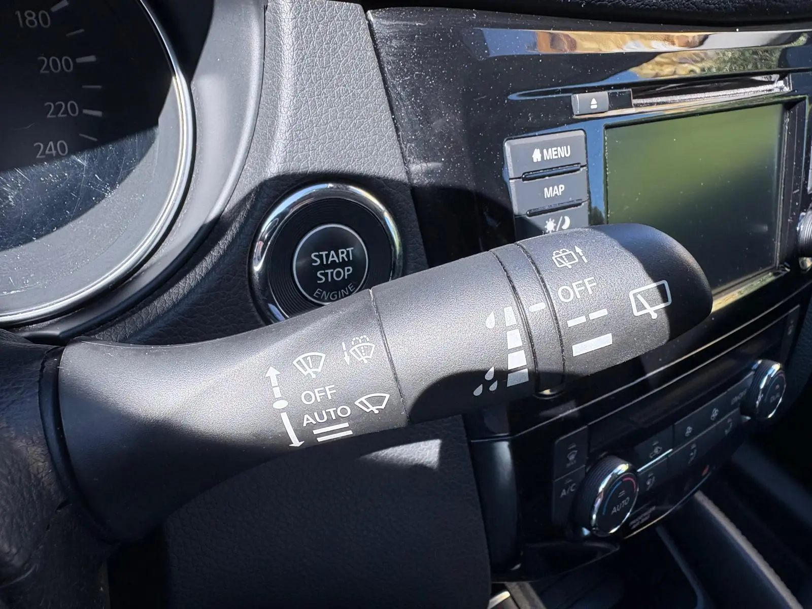 Nissan Qashqai 1.5 dCi N-Connecta J18 42
